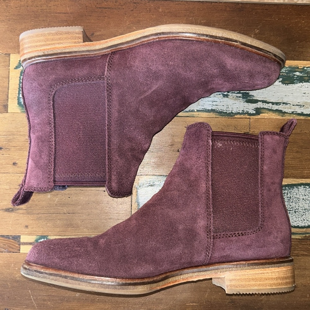 EUC Clarks Arlo Suede Chelsea Boots Size 8 39 - Picture 3 of 9